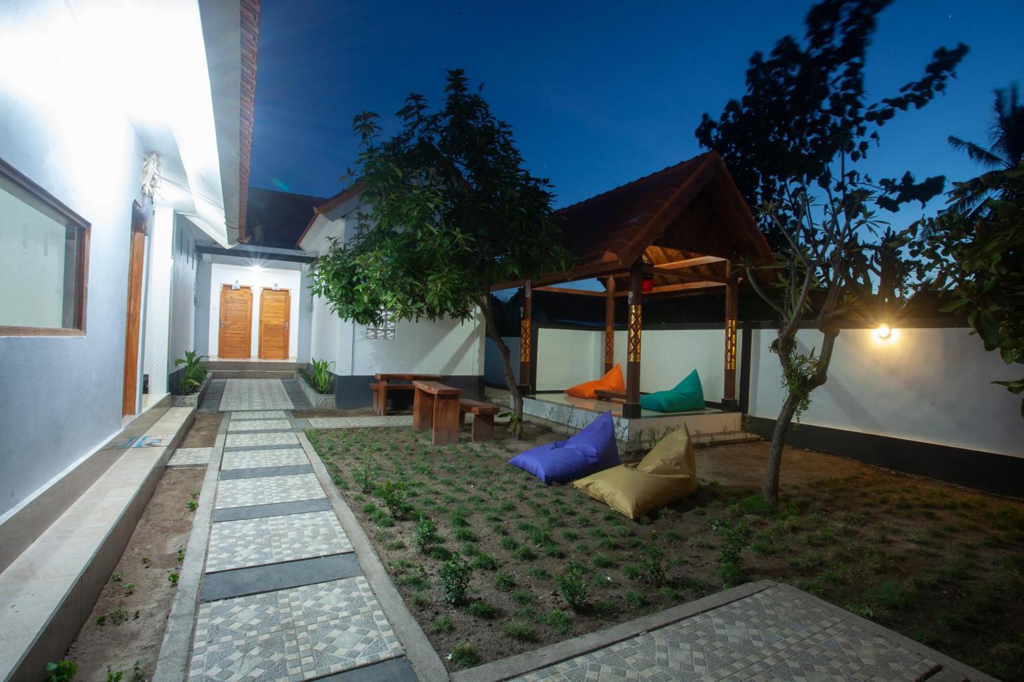 Lucky Hostel Batununggul 外观 照片