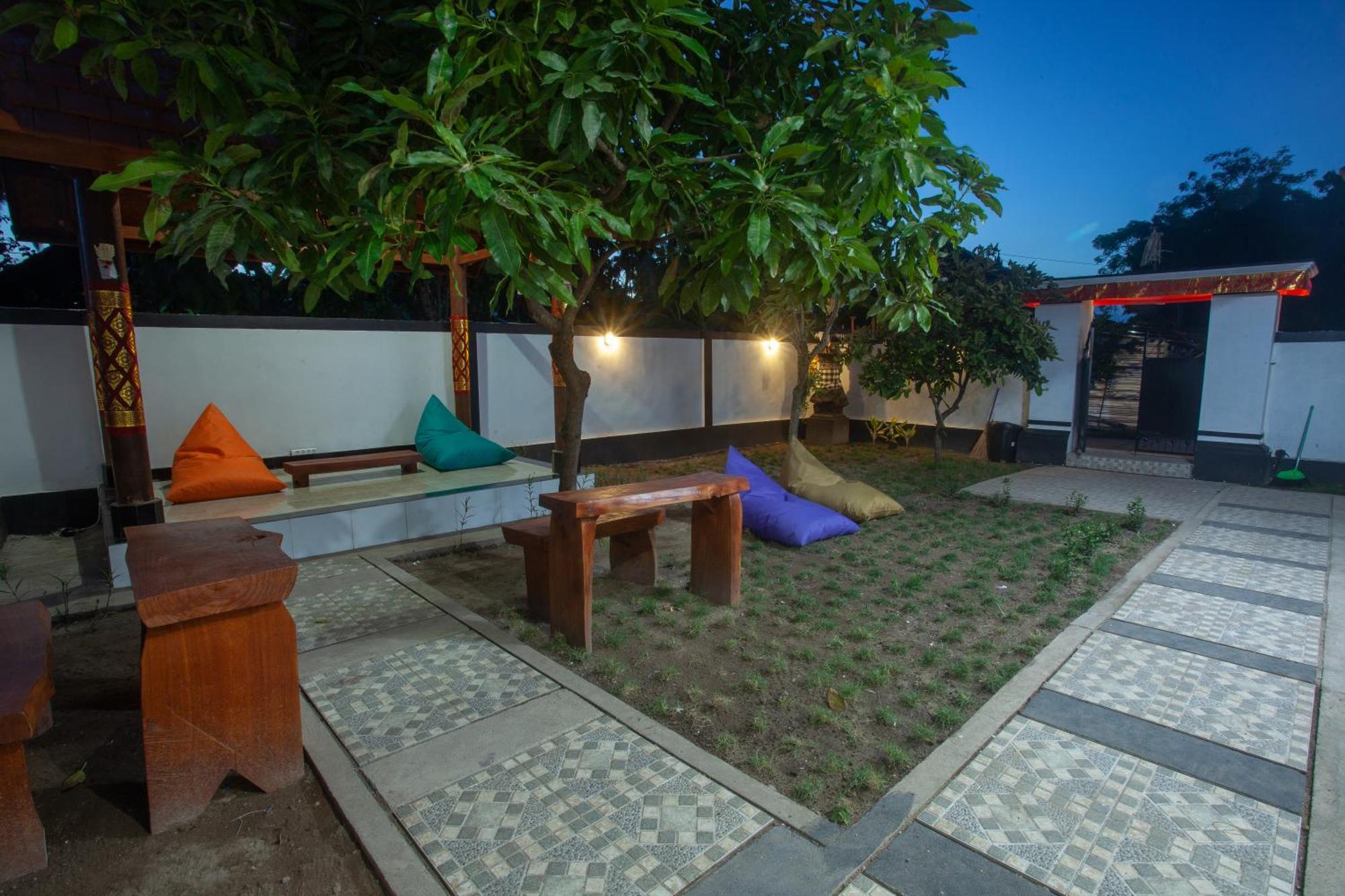 Lucky Hostel Batununggul 外观 照片