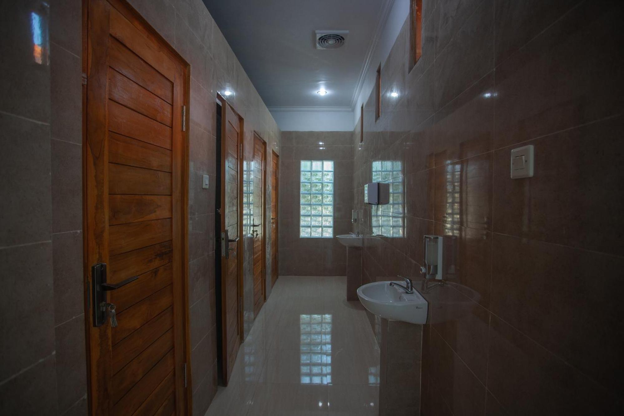 Lucky Hostel Batununggul 外观 照片