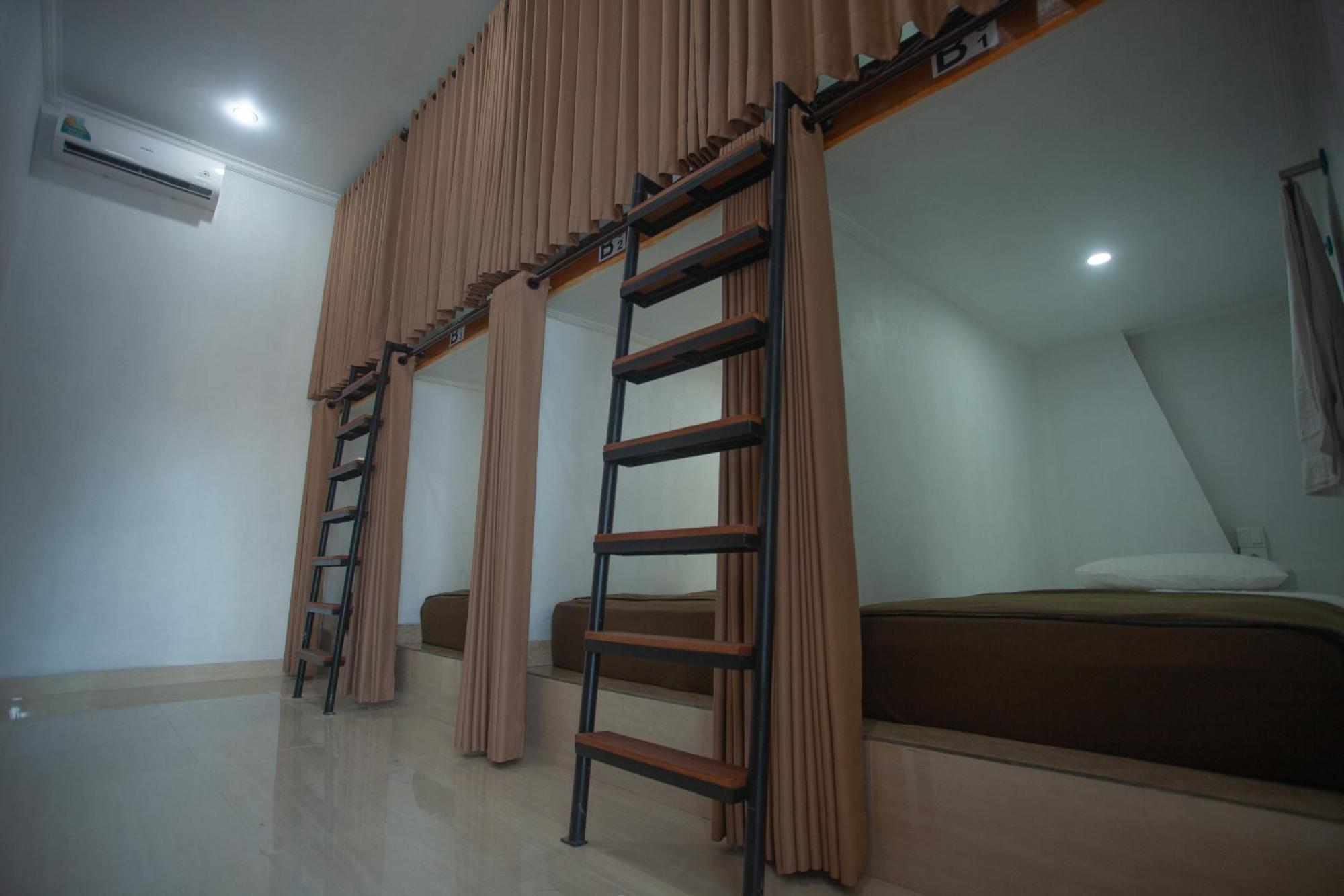 Lucky Hostel Batununggul 外观 照片
