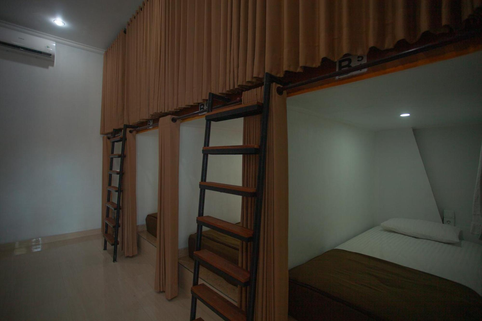 Lucky Hostel Batununggul 外观 照片