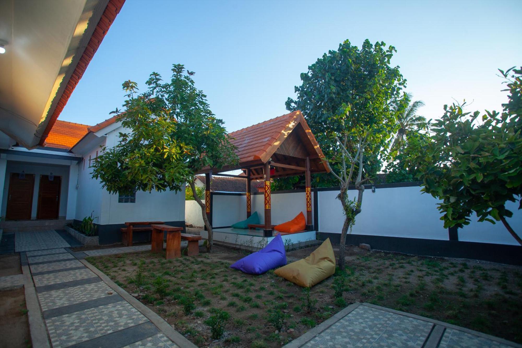 Lucky Hostel Batununggul 外观 照片