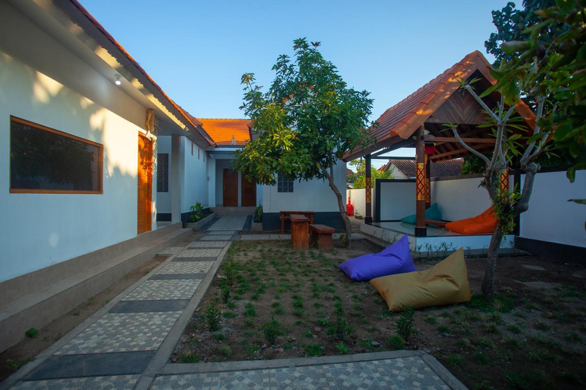 Lucky Hostel Batununggul 外观 照片
