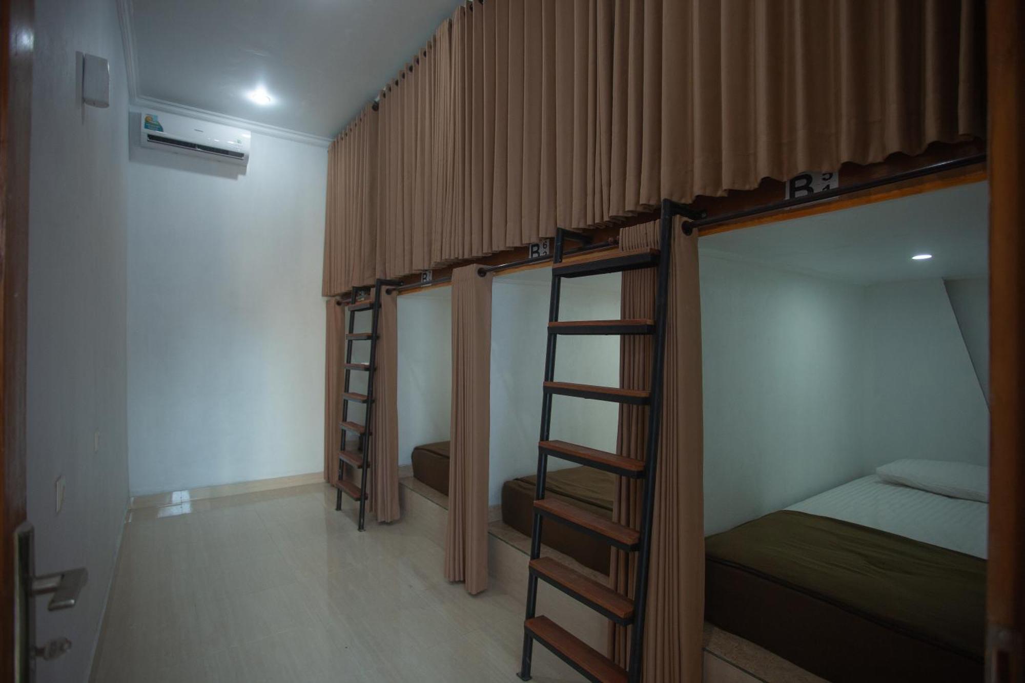 Lucky Hostel Batununggul 外观 照片